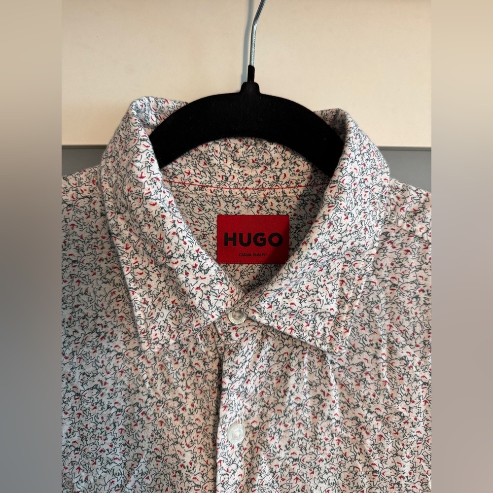 Hugo Boss Men's White and Red Patterned Shirt